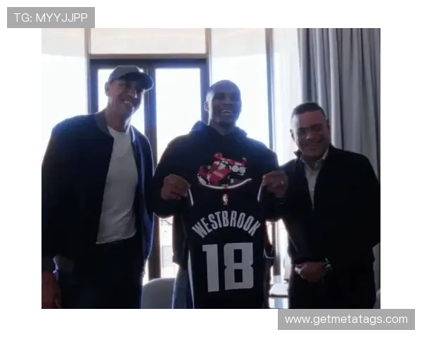 克里斯蒂全力参与训练营提升球队默契为新赛季做好充分准备 克里斯蒂全力参与训练营提升球队默契为新赛季做好充分准备